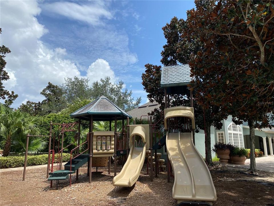 For Sale: $275,000 (3 beds, 2 baths, 1270 Square Feet)