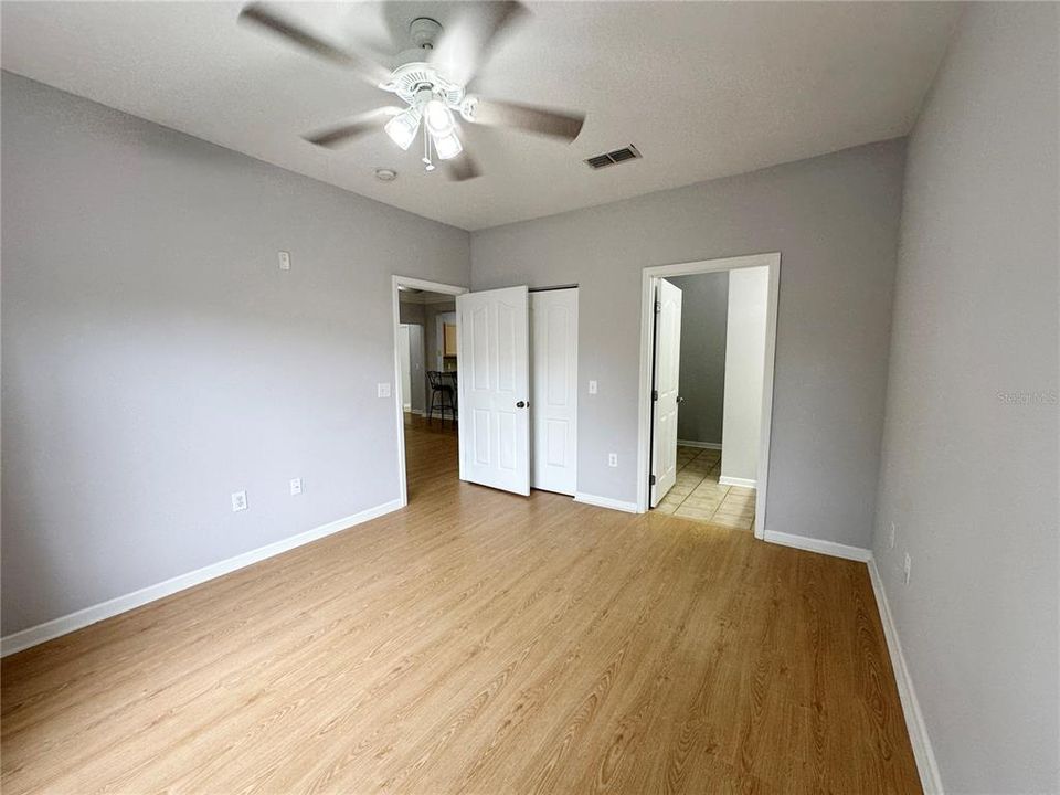 For Sale: $275,000 (3 beds, 2 baths, 1270 Square Feet)