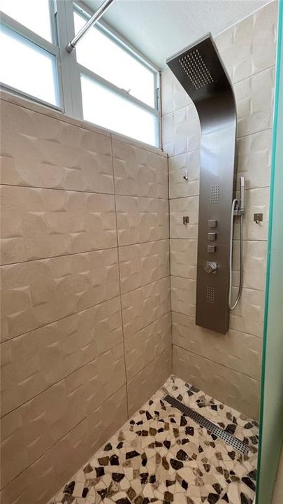 出租: $3,600 (3 贝兹, 2 浴室, 1750 平方英尺)