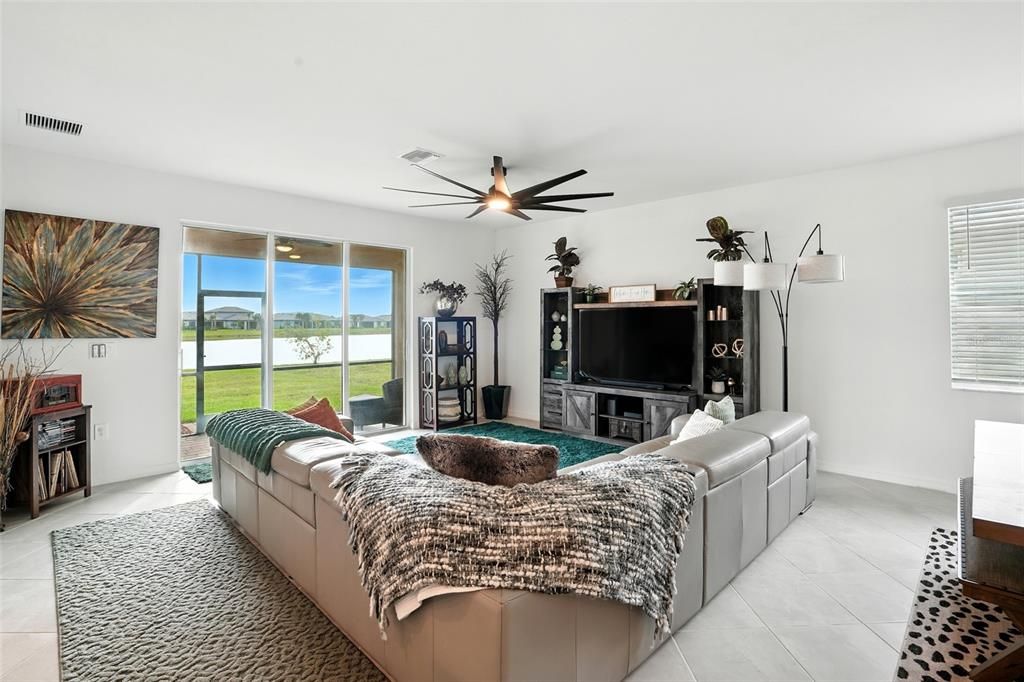 На продажу: $378,700 (4 спален, 3 ванн, 2032 Квадратных фут)