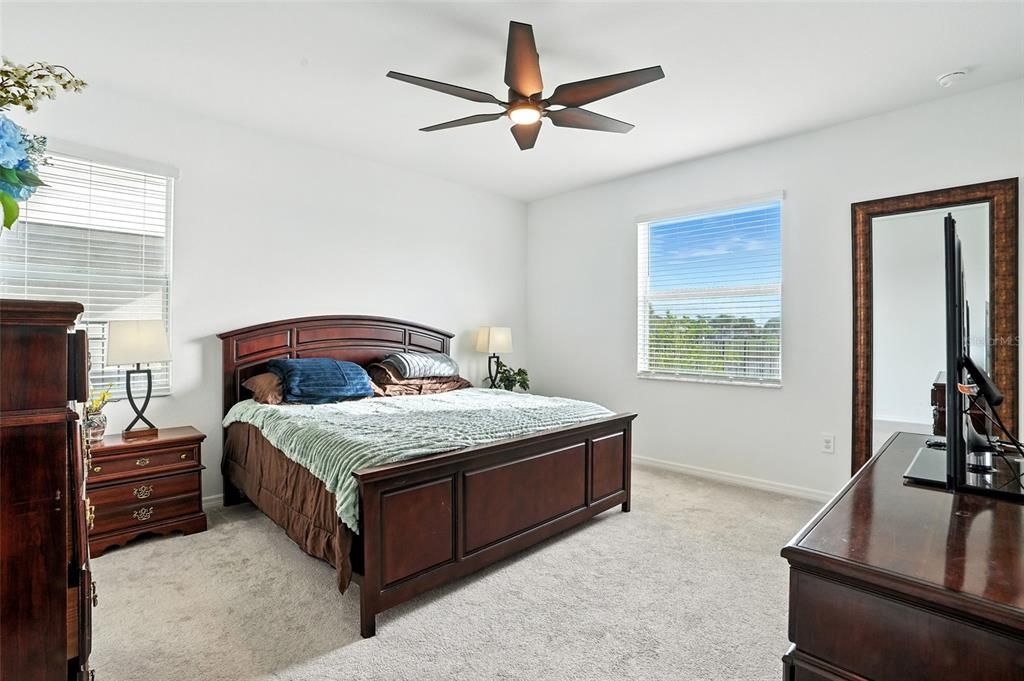 На продажу: $378,700 (4 спален, 3 ванн, 2032 Квадратных фут)