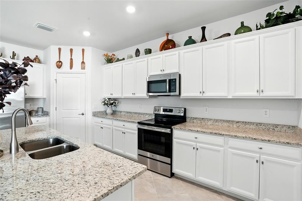 На продажу: $378,700 (4 спален, 3 ванн, 2032 Квадратных фут)