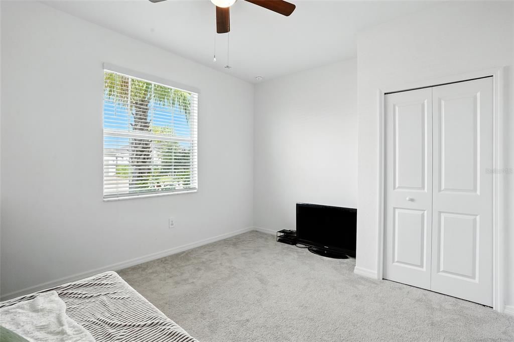 На продажу: $378,700 (4 спален, 3 ванн, 2032 Квадратных фут)