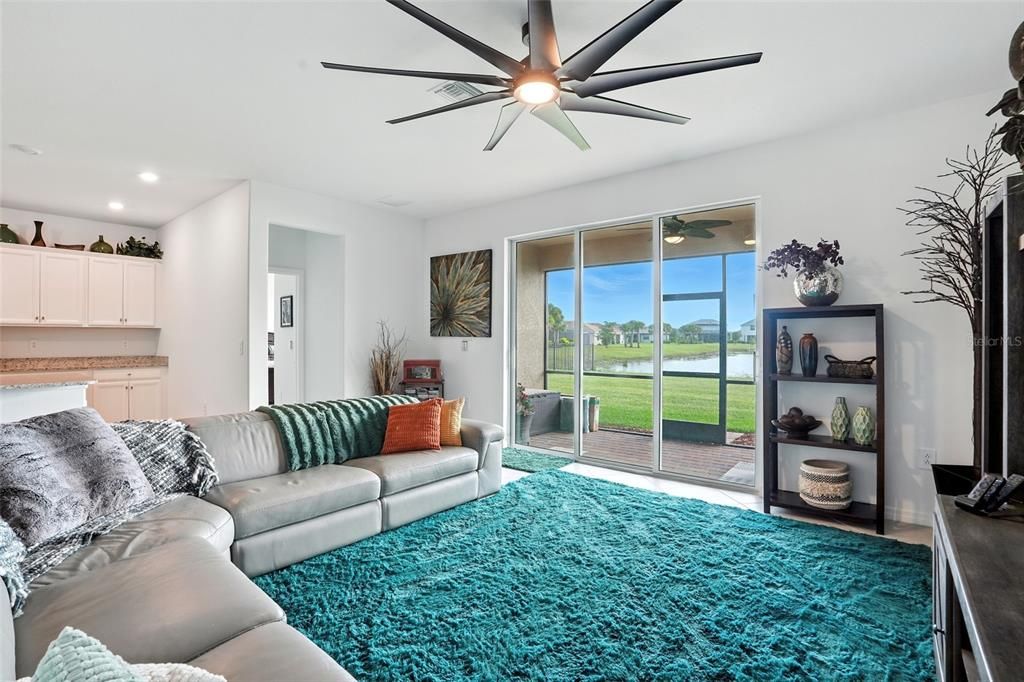 На продажу: $378,700 (4 спален, 3 ванн, 2032 Квадратных фут)