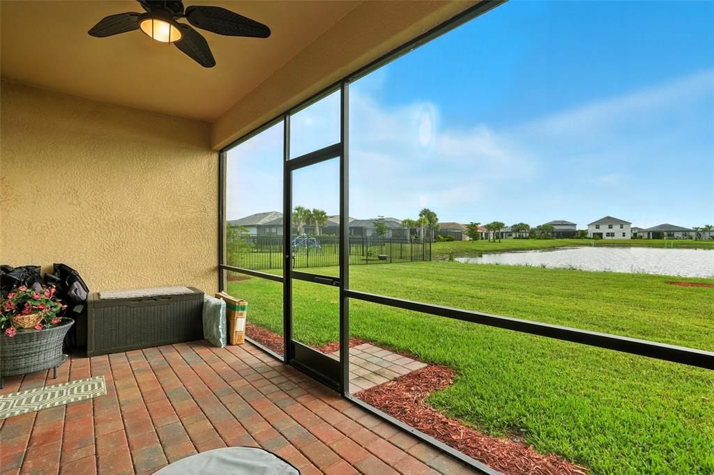 На продажу: $378,700 (4 спален, 3 ванн, 2032 Квадратных фут)