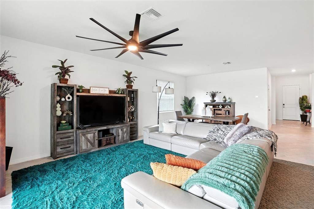 На продажу: $378,700 (4 спален, 3 ванн, 2032 Квадратных фут)