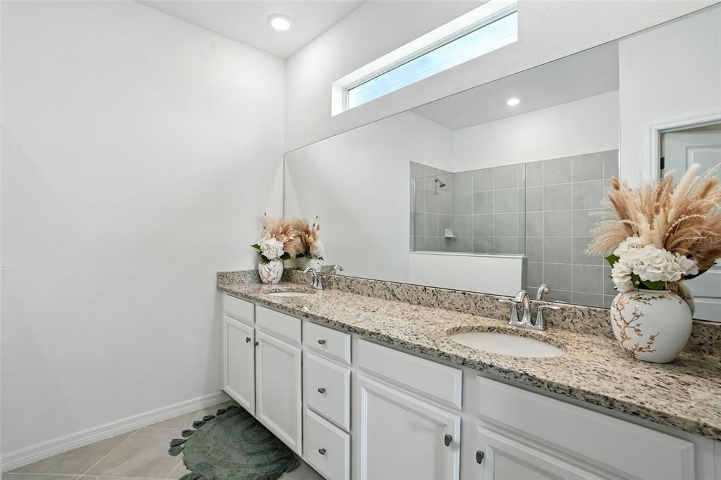 На продажу: $378,700 (4 спален, 3 ванн, 2032 Квадратных фут)