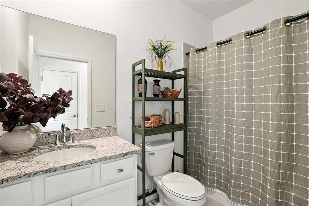 На продажу: $378,700 (4 спален, 3 ванн, 2032 Квадратных фут)