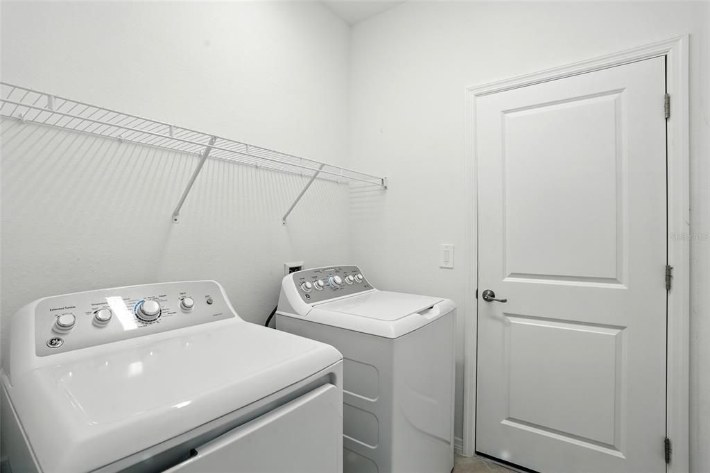 На продажу: $378,700 (4 спален, 3 ванн, 2032 Квадратных фут)