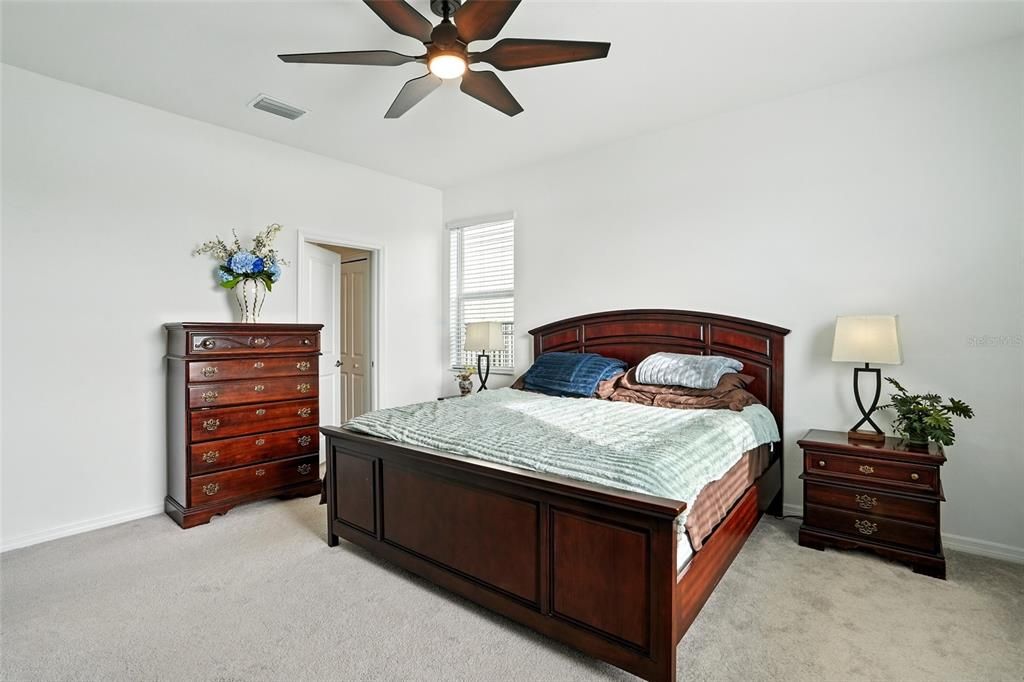 На продажу: $378,700 (4 спален, 3 ванн, 2032 Квадратных фут)