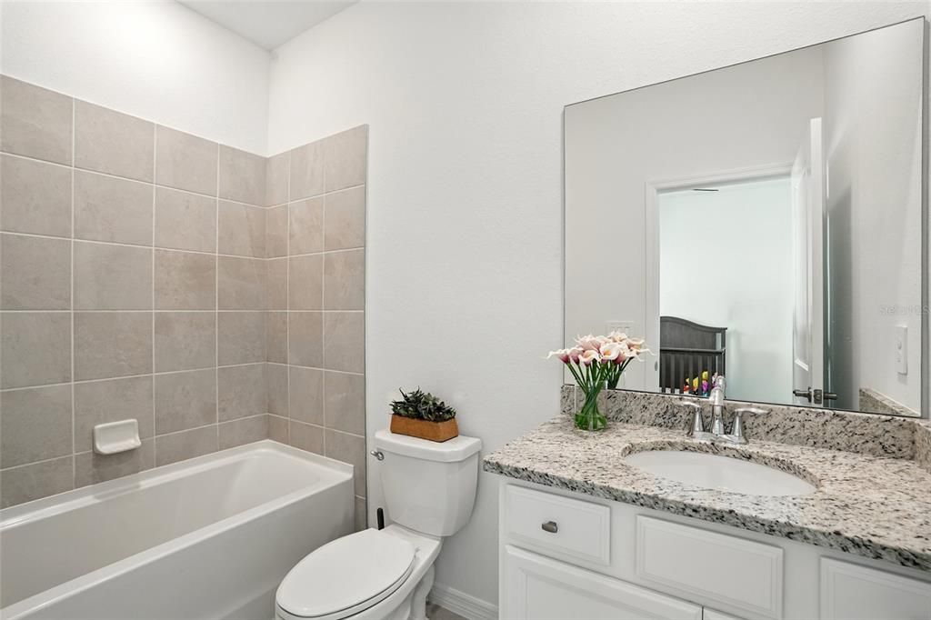 На продажу: $378,700 (4 спален, 3 ванн, 2032 Квадратных фут)