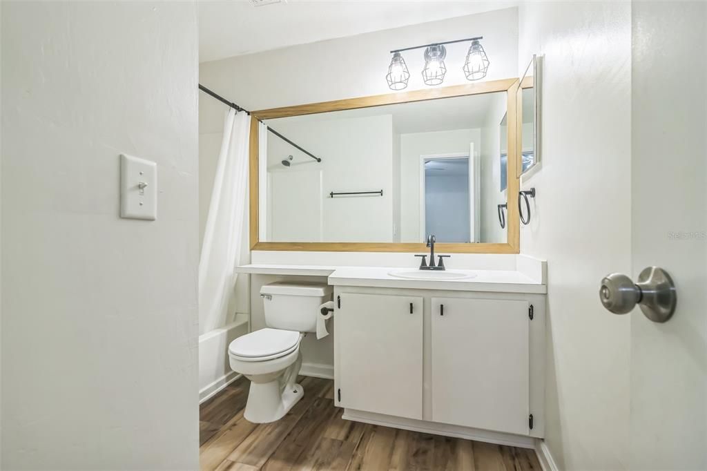 For Rent: $725 (4 beds, 4 baths, 1225 Square Feet)