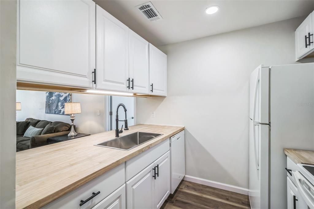 For Rent: $725 (4 beds, 4 baths, 1225 Square Feet)