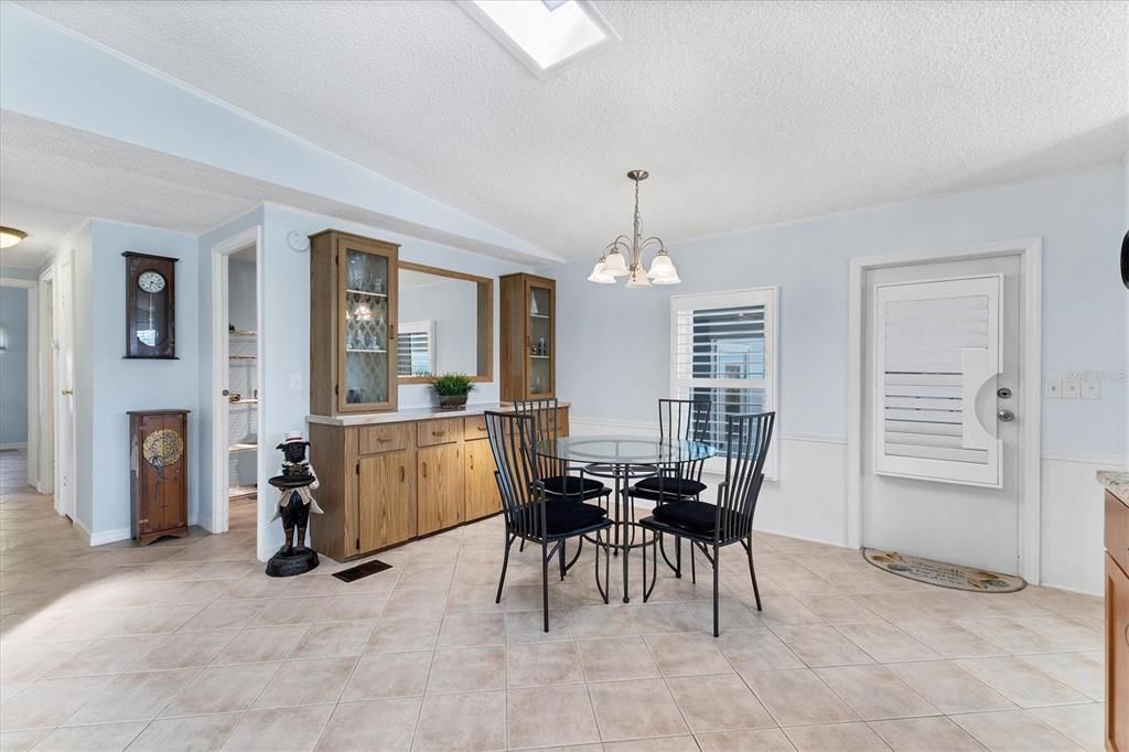 Activo con contrato: $229,000 (2 camas, 2 baños, 1296 Pies cuadrados)