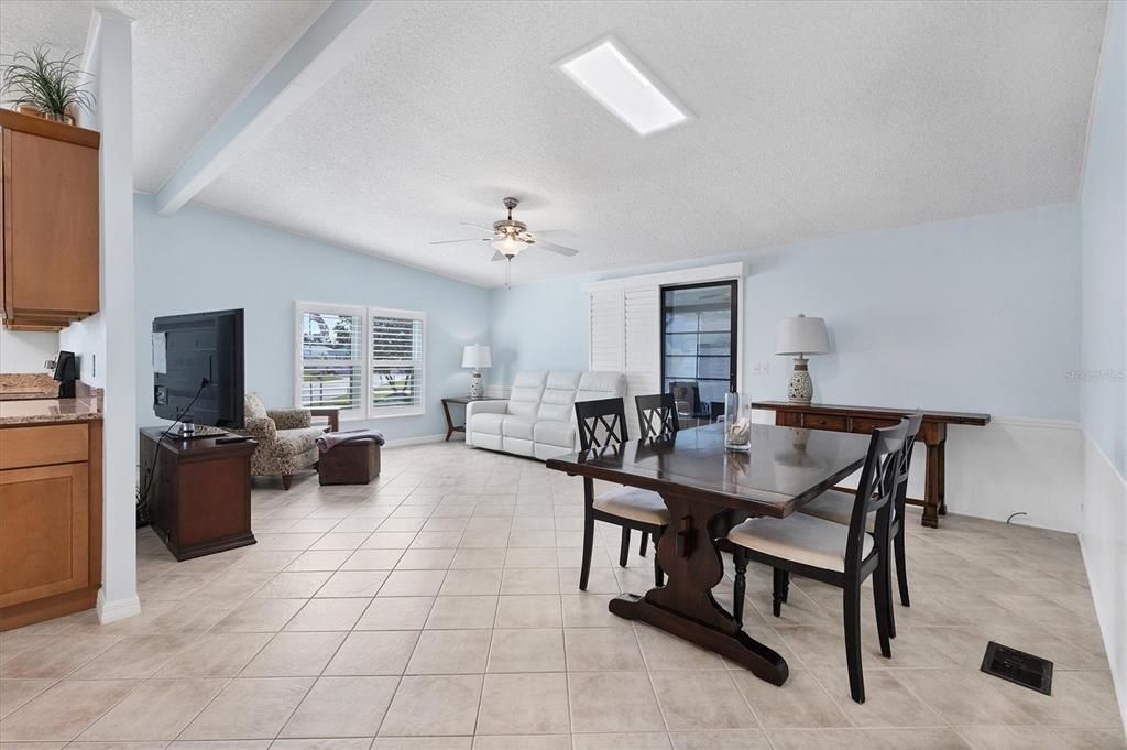 Activo con contrato: $229,000 (2 camas, 2 baños, 1296 Pies cuadrados)