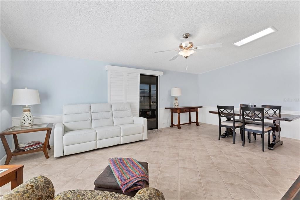 Activo con contrato: $229,000 (2 camas, 2 baños, 1296 Pies cuadrados)