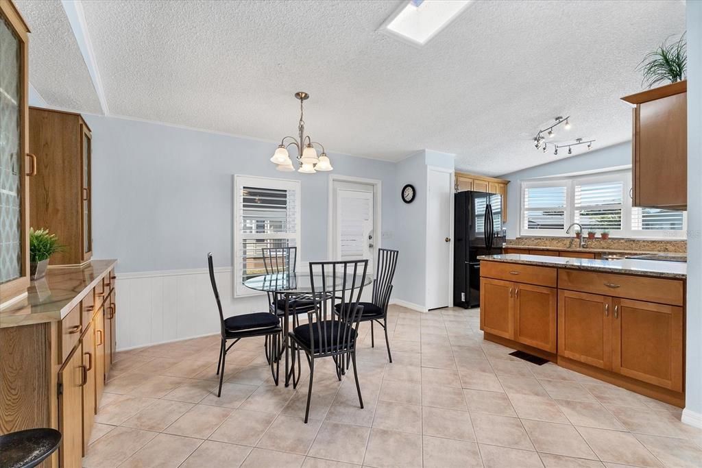 Activo con contrato: $229,000 (2 camas, 2 baños, 1296 Pies cuadrados)