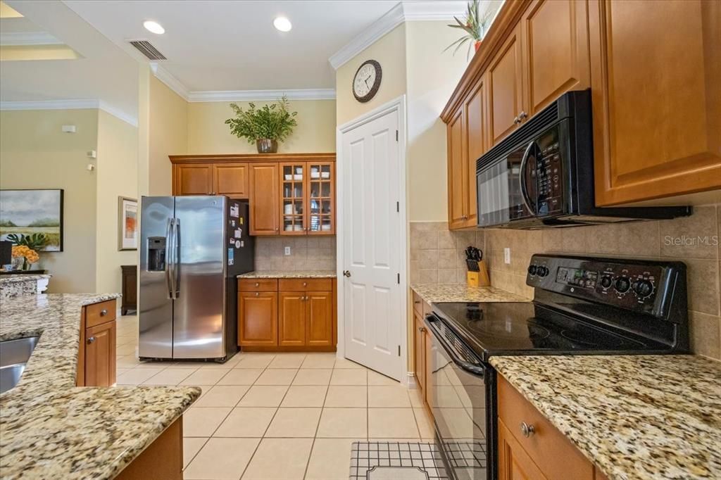 待售: $688,000 (4 贝兹, 2 浴室, 1975 平方英尺)