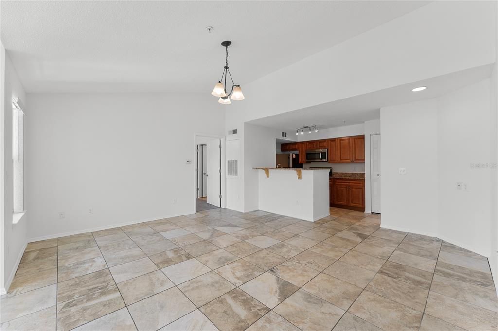 Active With Contract: $1,350 (2 beds, 2 baths, 1026 Square Feet)