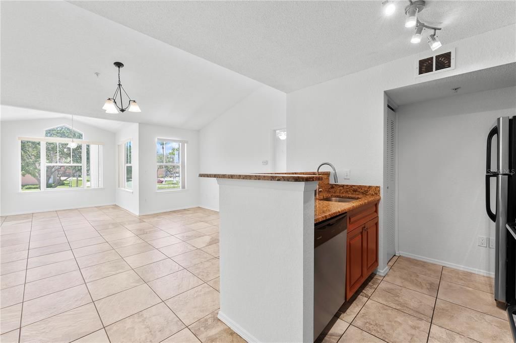 Active With Contract: $1,350 (2 beds, 2 baths, 1026 Square Feet)