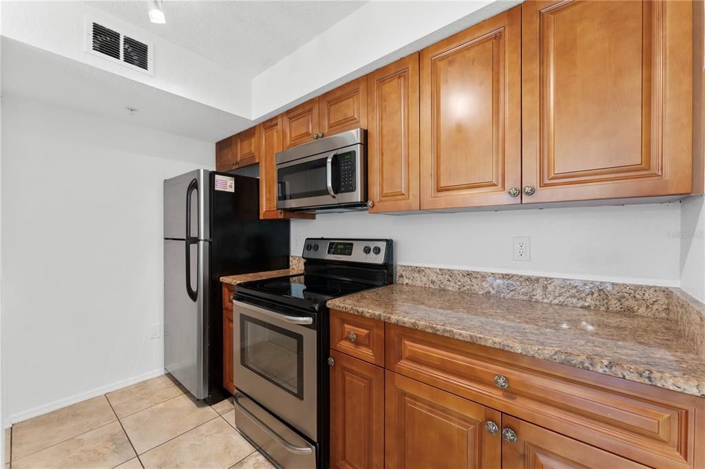 Active With Contract: $1,350 (2 beds, 2 baths, 1026 Square Feet)