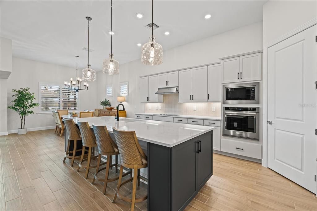 For Sale: $799,000 (3 beds, 3 baths, 2488 Square Feet)