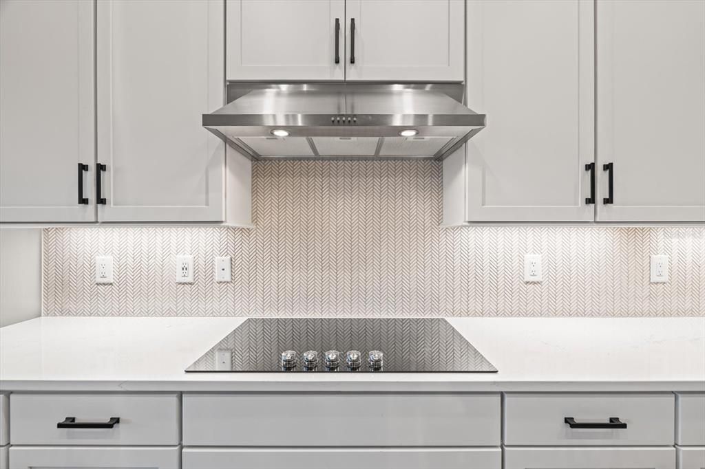 For Sale: $799,000 (3 beds, 3 baths, 2488 Square Feet)