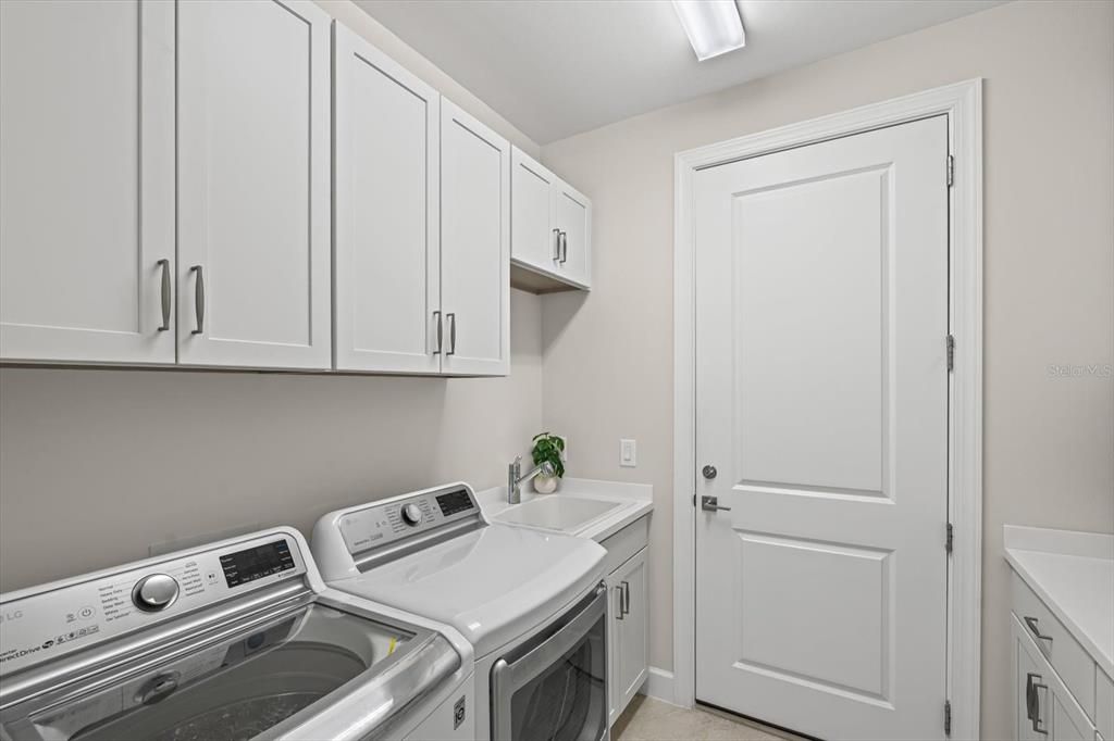 For Sale: $799,000 (3 beds, 3 baths, 2488 Square Feet)