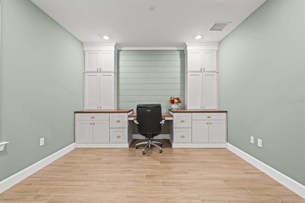 For Sale: $799,000 (3 beds, 3 baths, 2488 Square Feet)