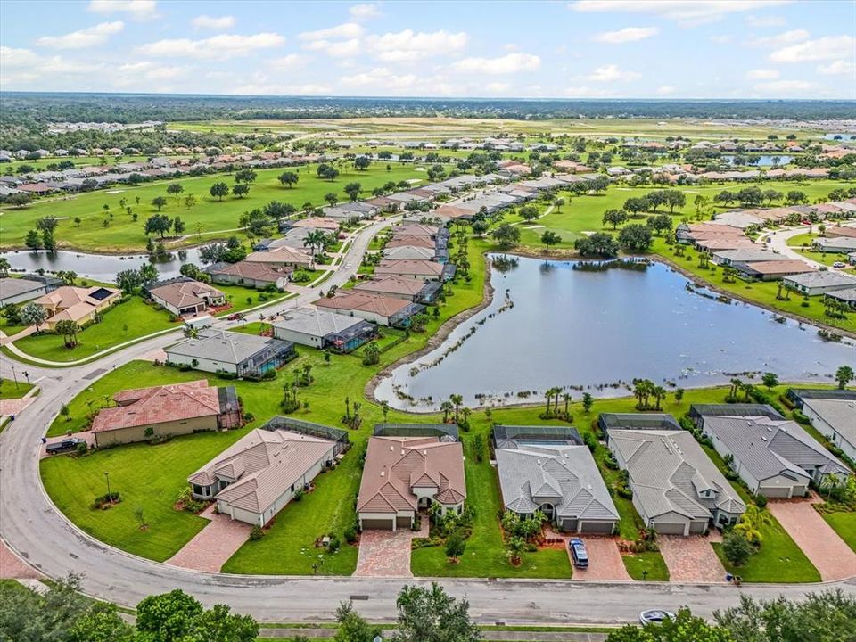 For Sale: $799,000 (3 beds, 3 baths, 2488 Square Feet)