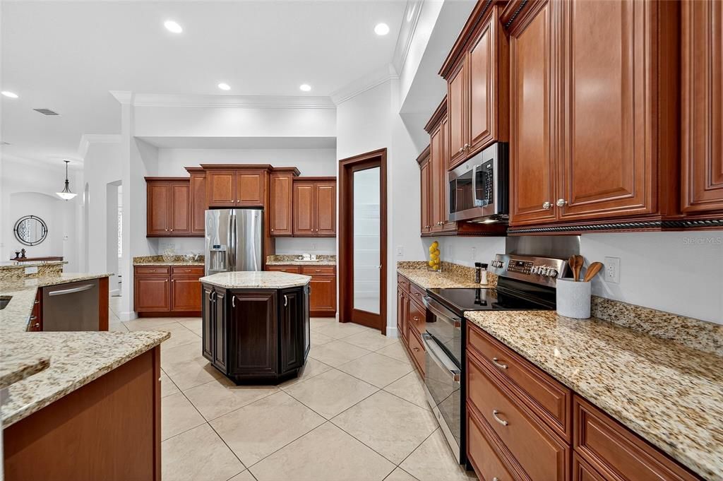 For Sale: $1,355,000 (5 beds, 4 baths, 5452 Square Feet)