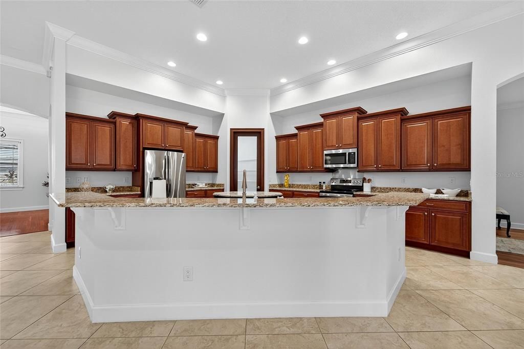 For Sale: $1,355,000 (5 beds, 4 baths, 5452 Square Feet)