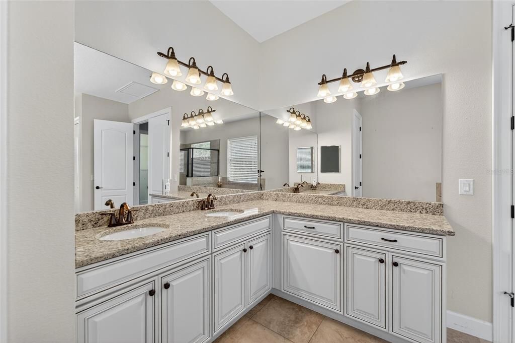 For Sale: $1,355,000 (5 beds, 4 baths, 5452 Square Feet)