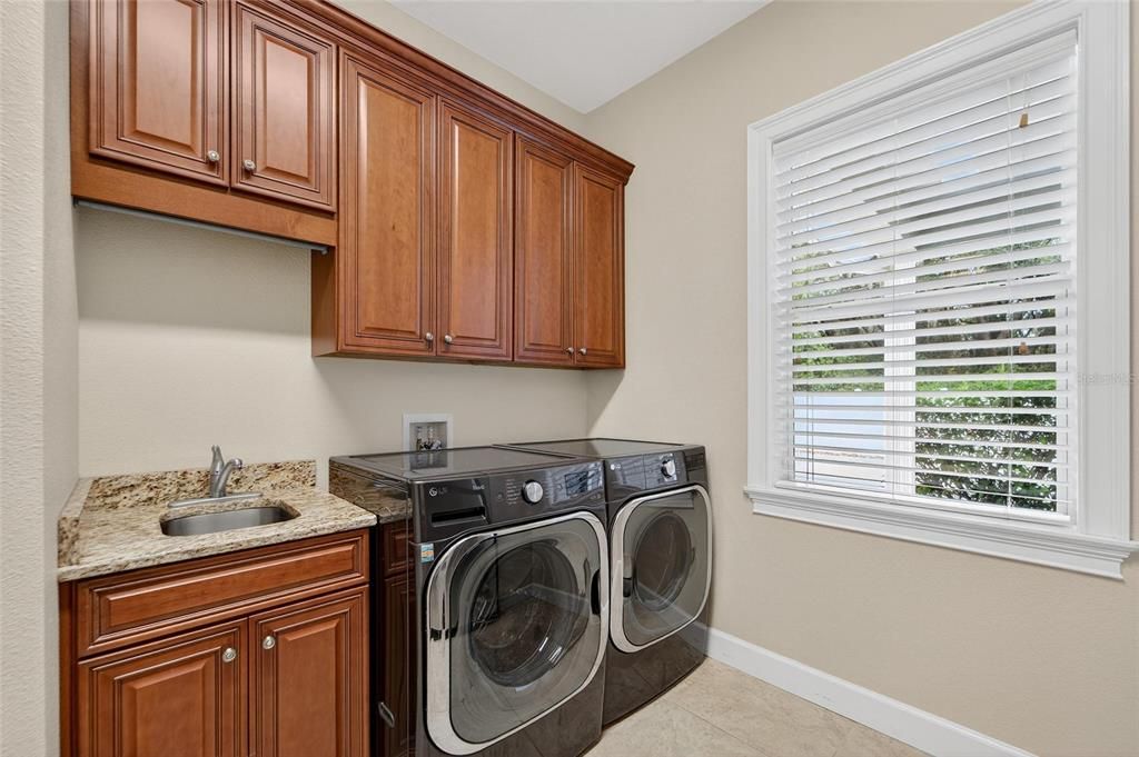 For Sale: $1,355,000 (5 beds, 4 baths, 5452 Square Feet)