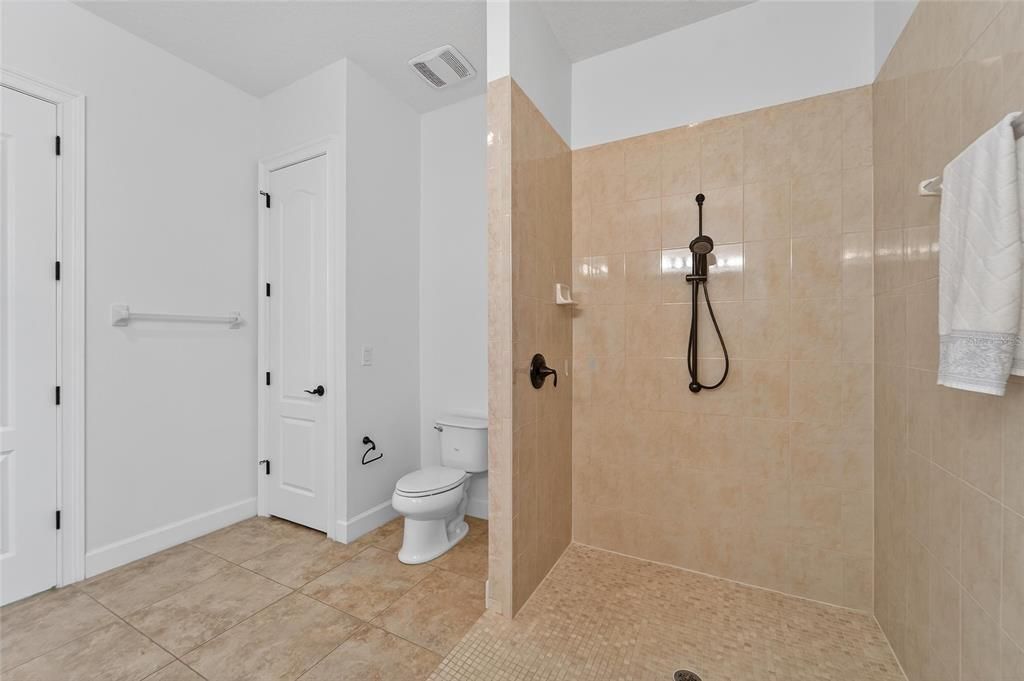 For Sale: $1,355,000 (5 beds, 4 baths, 5452 Square Feet)