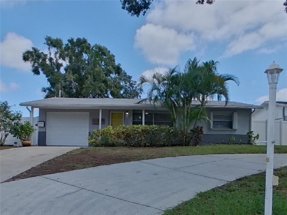 Recientemente alquilado: $2,619 (3 camas, 2 baños, 1642 Pies cuadrados)