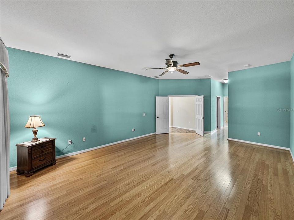 En Venta: $579,900 (4 camas, 3 baños, 2937 Pies cuadrados)