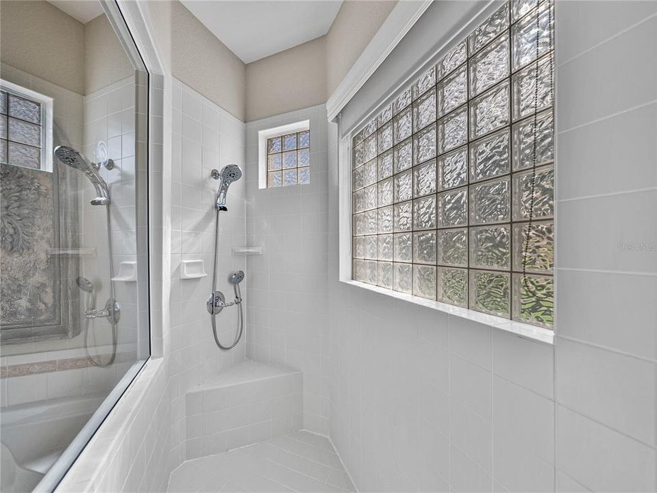 En Venta: $579,900 (4 camas, 3 baños, 2937 Pies cuadrados)