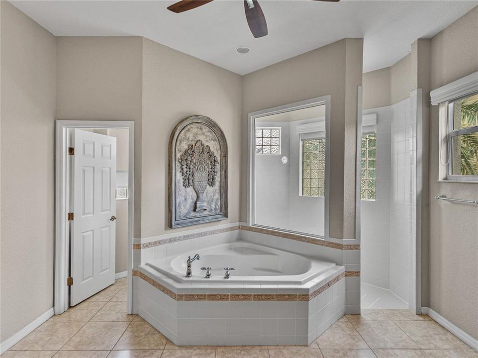 En Venta: $579,900 (4 camas, 3 baños, 2937 Pies cuadrados)