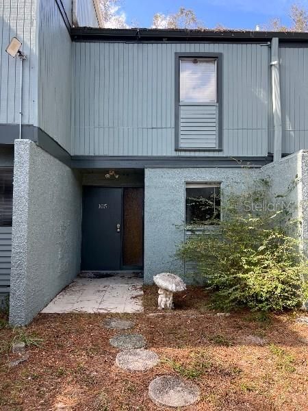 Под контрактом: $80,000 (3 спален, 2 ванн, 1252 Квадратных фут)