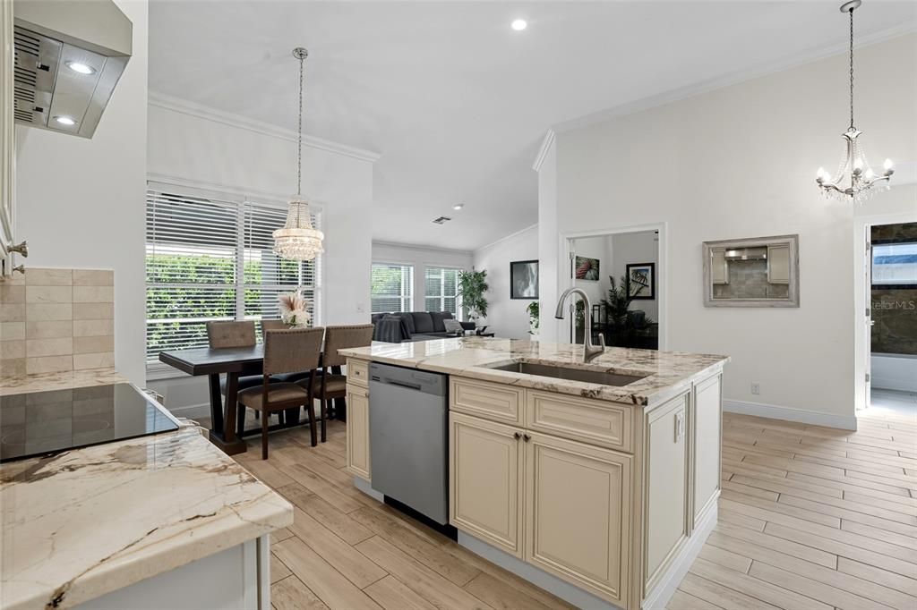 На продажу: $469,500 (3 спален, 2 ванн, 1426 Квадратных фут)