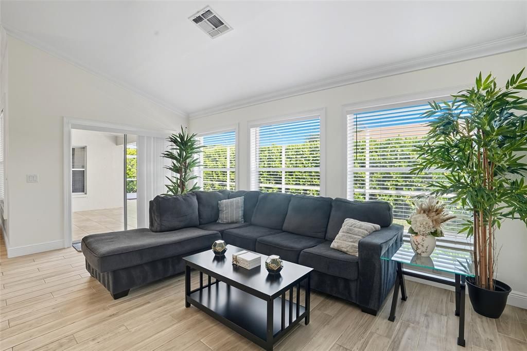 На продажу: $469,500 (3 спален, 2 ванн, 1426 Квадратных фут)