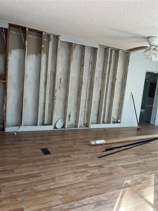 For Sale: $135,000 (4 beds, 2 baths, 1848 Square Feet)