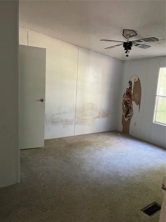 For Sale: $135,000 (4 beds, 2 baths, 1848 Square Feet)