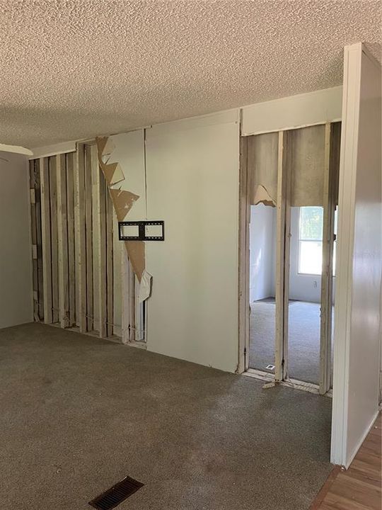 For Sale: $135,000 (4 beds, 2 baths, 1848 Square Feet)