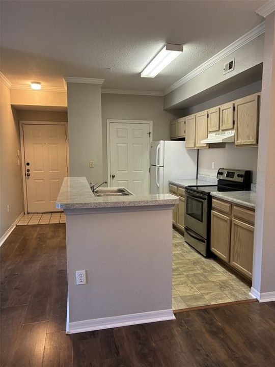 Active With Contract: $1,700 (2 beds, 2 baths, 1164 Square Feet)