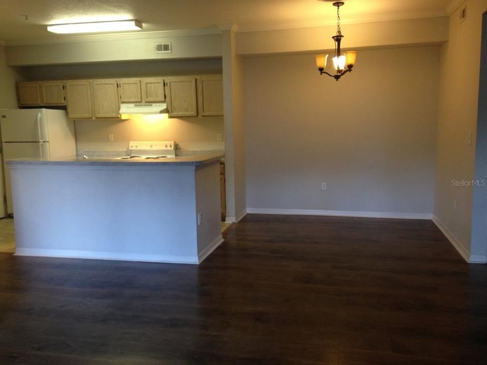 Active With Contract: $1,700 (2 beds, 2 baths, 1164 Square Feet)