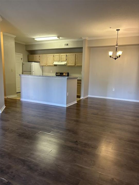 Active With Contract: $1,700 (2 beds, 2 baths, 1164 Square Feet)
