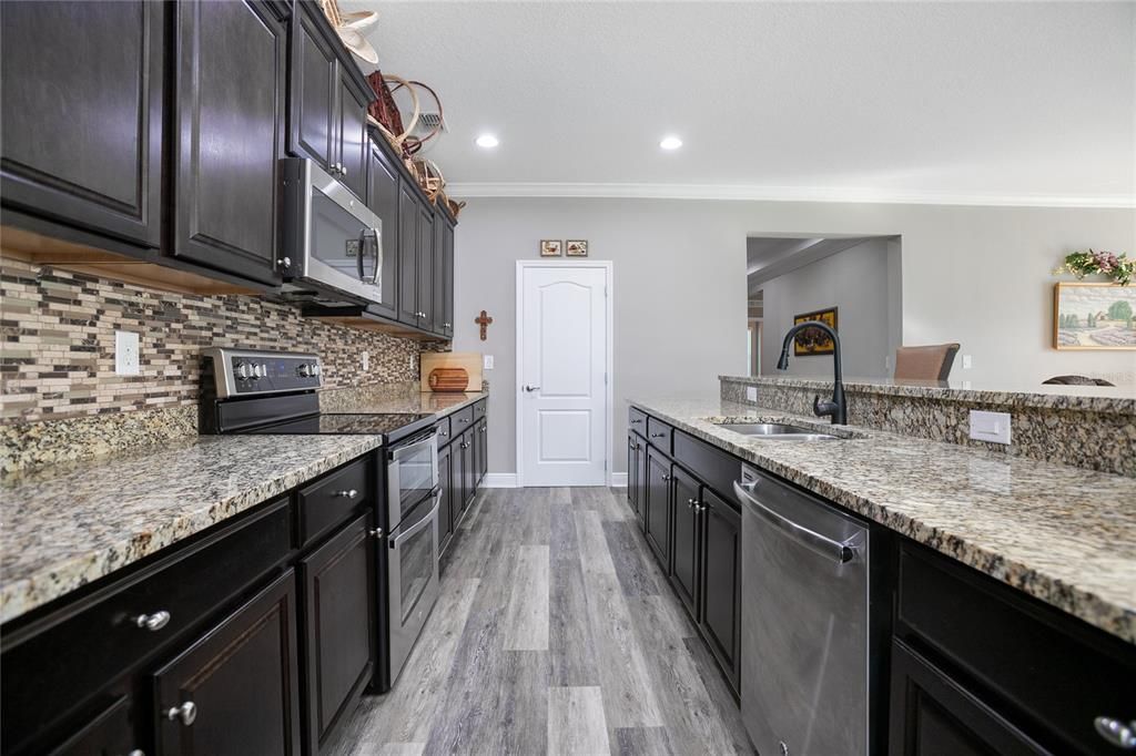 For Sale: $499,900 (4 beds, 3 baths, 2678 Square Feet)