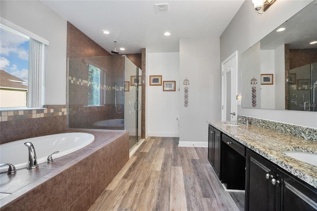 For Sale: $499,900 (4 beds, 3 baths, 2678 Square Feet)